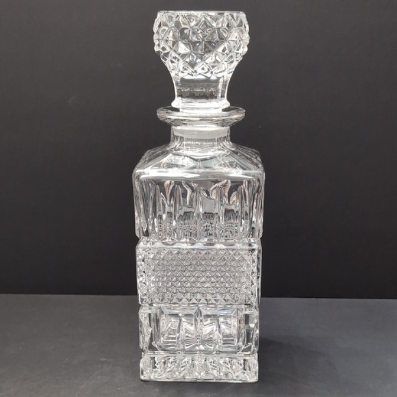 Vintage Crystal Diamond Pattern Heavy Square Whiskey Decanter. - Picture 1 of 10